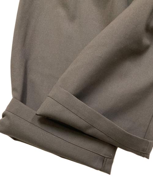 MARKA（マーカ）MARKA (マーカ) STUDIOUS (ステュディオス) 〈別注〉 TWO TUCK STRAIGHT EASY PANTS グレー サイズ:2の古着・服飾アイテム