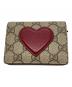 GUCCI (グッチ) ハートモチーフGG柄コンパクトウォレット ブラウン：25000円