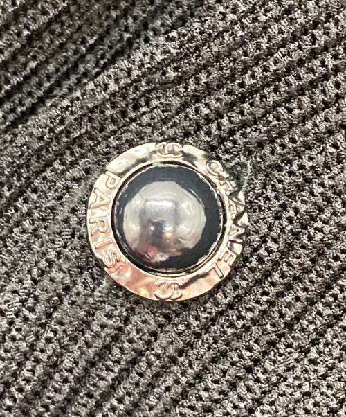 CHANEL（シャネル）CHANEL (シャネル) フレアスリーブロゴボタンニットワンピース ブラック サイズ:34の古着・服飾アイテム