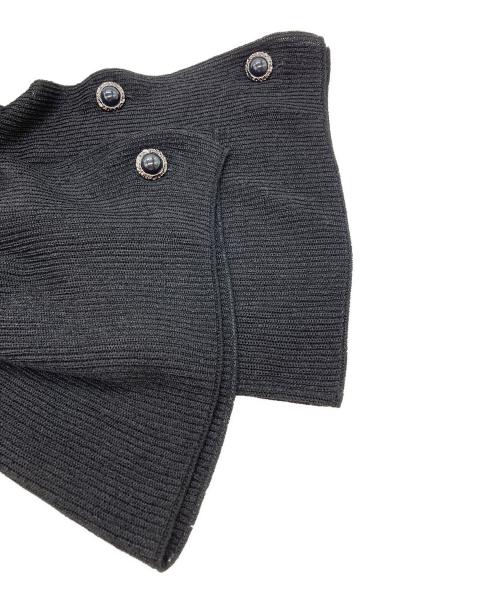 CHANEL（シャネル）CHANEL (シャネル) フレアスリーブロゴボタンニットワンピース ブラック サイズ:34の古着・服飾アイテム