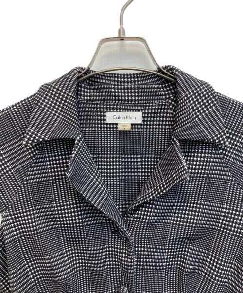 Calvin Klein（カルバンクライン）Calvin Klein (カルバンクライン) ノースリーブワンピース ホワイト×ブラック サイズ:SIZE 4の古着・服飾アイテム