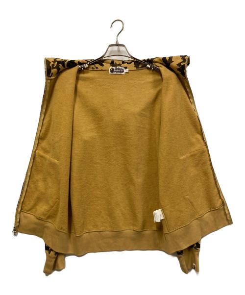 A BATHING APE（アベイシングエイプ）A BATHING APE (アベイシングエイプ) 1st CAMO SHARK FULL ZIP HOODIE/ｶﾓｼｬｰｸﾌﾙｼﾞｯﾌﾟﾌｰﾃﾞｨｰ ベージュ サイズ:Lの古着・服飾アイテム