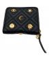 TORY BURCH（トリーバーチ）の古着「フレミングチャーム・キルティングウォレット」｜ブラック