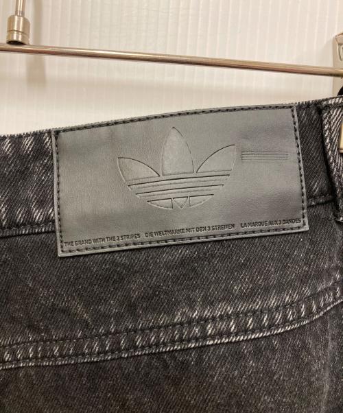 adidas（アディダス）adidas (アディダス) アディカラー デニム スリーストライプス トラックパンツ ブラック サイズ:W30の古着・服飾アイテム