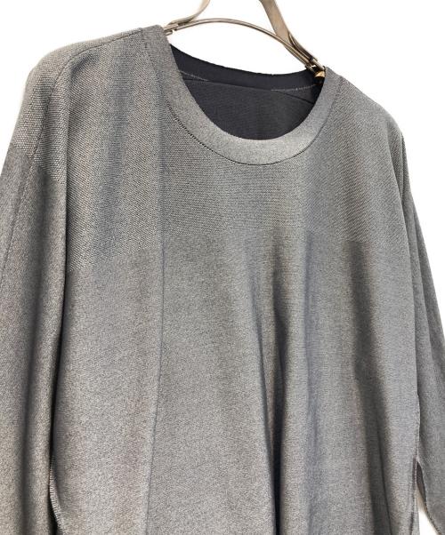 A-POC INSIDE PLEATS PLEASE（エーポック・インサイド・イッセイミヤケ）A-POC INSIDE PLEATS PLEASE (エーポック・インサイド・イッセイミヤケ) 7分袖カットソー グレー サイズ:3の古着・服飾アイテム