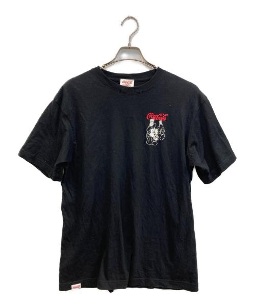 VERDY（ヴェルディ）verdy (ヴェルディ) Coca Cola (コカコーラ) s/sプリントTシャツ ブラック サイズ:Ｌの古着・服飾アイテム