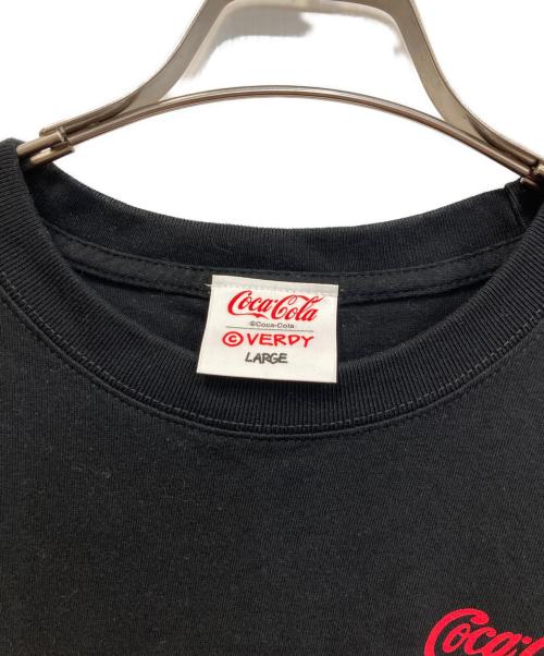 VERDY（ヴェルディ）verdy (ヴェルディ) Coca Cola (コカコーラ) s/sプリントTシャツ ブラック サイズ:Ｌの古着・服飾アイテム