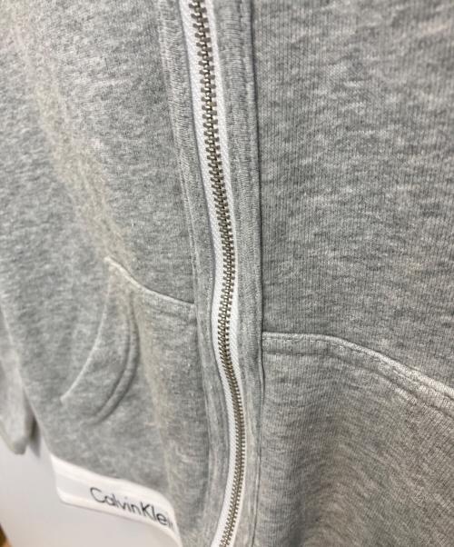 Calvin Klein（カルバンクライン）Calvin Klein (カルバンクライン) ジップパーカー グレー サイズ:Sの古着・服飾アイテム