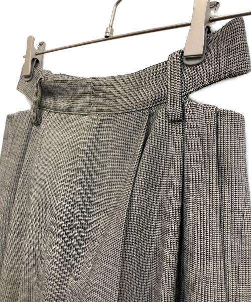 MANOF（マノフ）MANOF (マノフ) WAIST SLIT SLACKS グレー サイズ:Sの古着・服飾アイテム