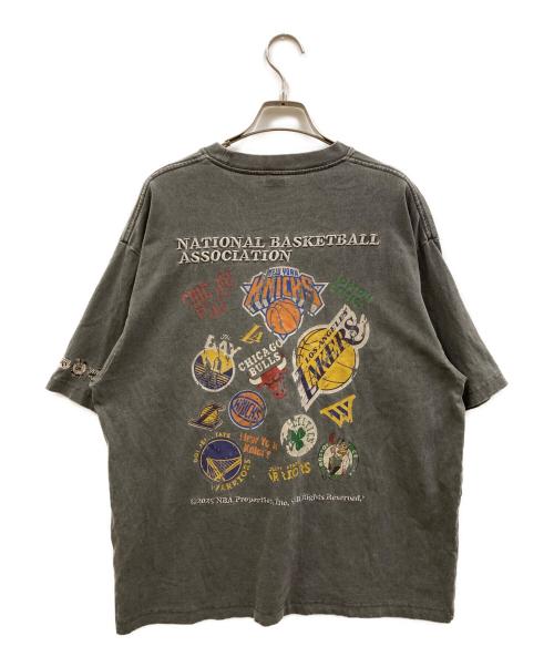 NBA（エヌビーエー）NBA (エヌビーエー) FREAK'S STORE (フリークスストア) ランダムチーム バックロゴ クルーネックTシャツ グレー サイズ:Lの古着・服飾アイテム