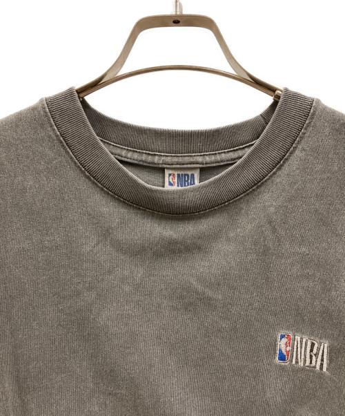 NBA（エヌビーエー）NBA (エヌビーエー) FREAK'S STORE (フリークスストア) ランダムチーム バックロゴ クルーネックTシャツ グレー サイズ:Lの古着・服飾アイテム