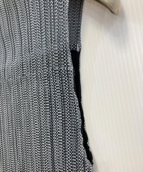 PLEATS PLEASE（プリーツプリーズ）PLEATS PLEASE (プリーツプリーズ) ジオメトリック柄レイヤードノースリーブプリーツカットソー グレー サイズ:3の古着・服飾アイテム