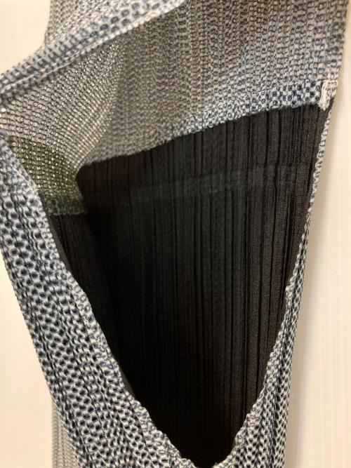 PLEATS PLEASE（プリーツプリーズ）PLEATS PLEASE (プリーツプリーズ) ジオメトリック柄レイヤードノースリーブプリーツカットソー グレー サイズ:3の古着・服飾アイテム