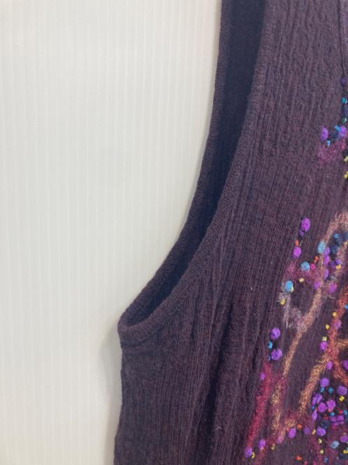 M.&KYOKO（エムアンドキョウコ）M.&KYOKO (エムアンドキョウコ) 刺繍デザインノースリーブチュニックニット パープル サイズ:1の古着・服飾アイテム