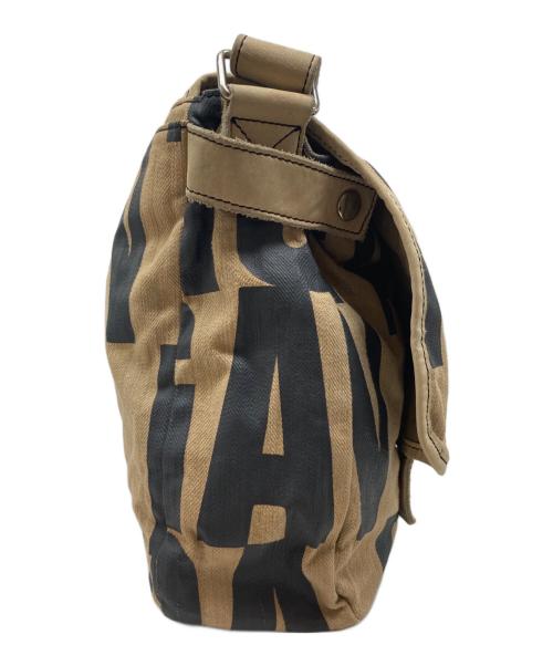Vivienne Westwood（ヴィヴィアンウエストウッド）Vivienne Westwood (ヴィヴィアンウエストウッド) 英字ロゴパターン ポストマン ショルダーバッグ ベージュの古着・服飾アイテム