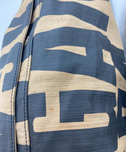 Vivienne Westwood（ヴィヴィアンウエストウッド）Vivienne Westwood (ヴィヴィアンウエストウッド) 英字ロゴパターン ポストマン ショルダーバッグ ベージュの古着・服飾アイテム