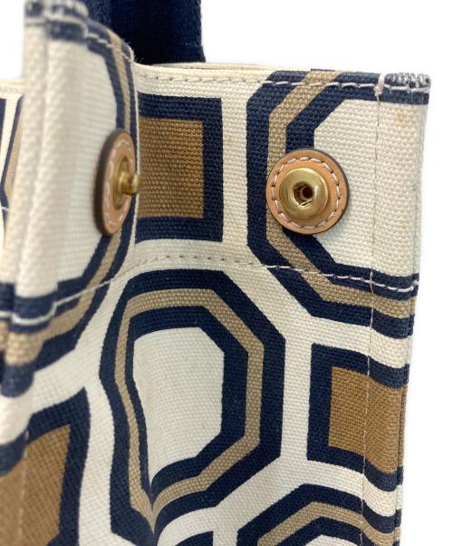 TORY BURCH（トリーバーチ）TORY BURCH (トリーバーチ) オクタゴン キャンバストートバッグ ホワイト×ネイビーの古着・服飾アイテム
