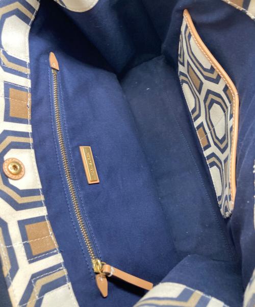 TORY BURCH（トリーバーチ）TORY BURCH (トリーバーチ) オクタゴン キャンバストートバッグ ホワイト×ネイビーの古着・服飾アイテム