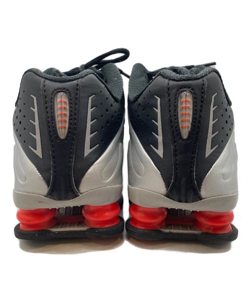 NIKE（ナイキ）NIKE (ナイキ) SHOX R4 METALLIC SILVER/ショックスR4 メタリックシルバー シルバー サイズ:25の古着・服飾アイテム