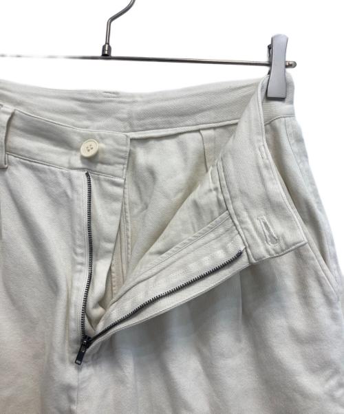 wirrow（ウィロウ）WIRROW (ウィロウ) COTTON TWILL TUCK PANTS ホワイト サイズ:Sの古着・服飾アイテム