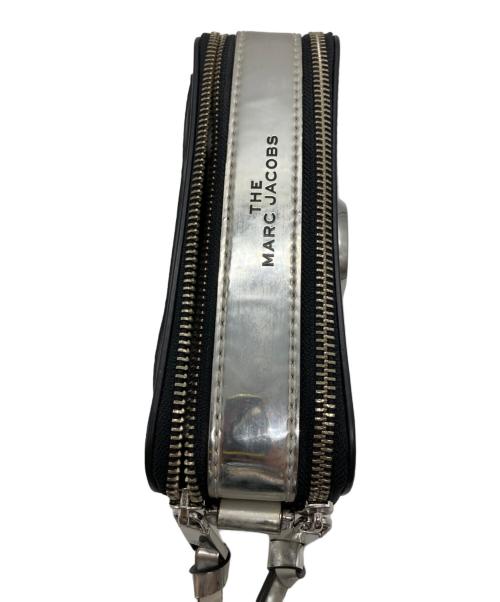 MARC JACOBS（マークジェイコブス）MARC JACOBS (マークジェイコブス) スナップショット ショルダーバッグ シルバーの古着・服飾アイテム