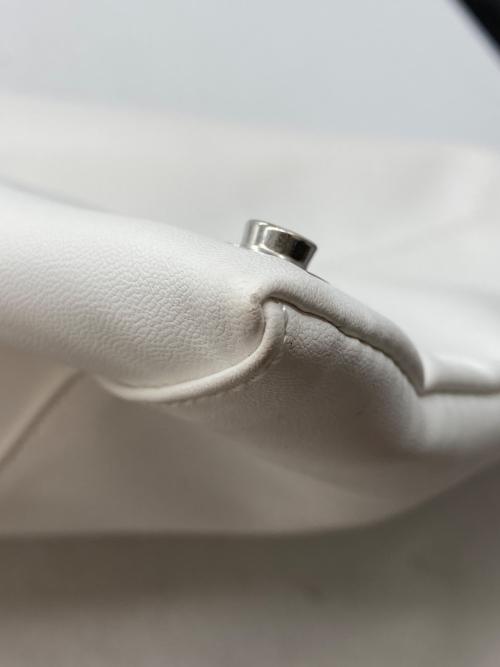 MM6 Maison Margiela（エムエムシックスメゾンマルジェラ）MM6 Maison Margiela (エムエムシックスメゾンマルジェラ) ジャパニーズチェーントートバッグ ホワイトの古着・服飾アイテム