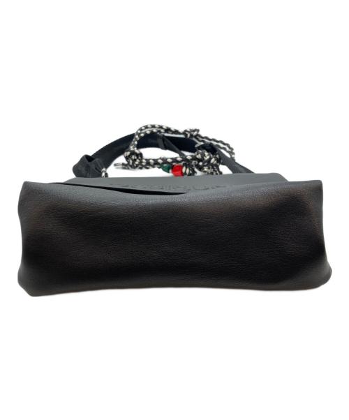 Desigual（デシグアル）Desigual (デシグアル) ミディアムバッグ ロゴチャーム ブラックの古着・服飾アイテム