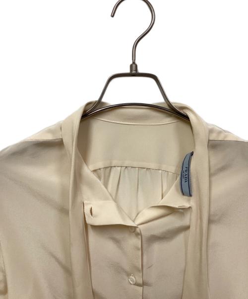 PRADA（プラダ）PRADA (プラダ) シルクボウタイブラウス ベージュ サイズ:38の古着・服飾アイテム