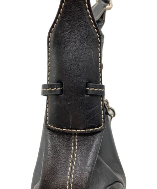 TOD'S（トッズ）TOD'S (トッズ) Tロゴチャーム ホーボーバッグの古着・服飾アイテム