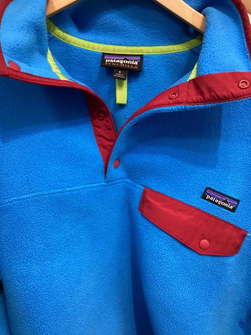 Patagonia（パタゴニア）Patagonia (パタゴニア) シンチラスナップT/フリースジャケット ターコイズブルー×エンジ サイズ:Sの古着・服飾アイテム