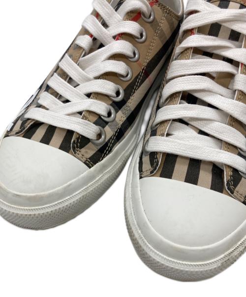 BURBERRY LONDON（バーバリーロンドン）BURBERRY LONDON (バーバリーロンドン) ノヴァチェックローカットスニーカー ベージュ サイズ:36の古着・服飾アイテム