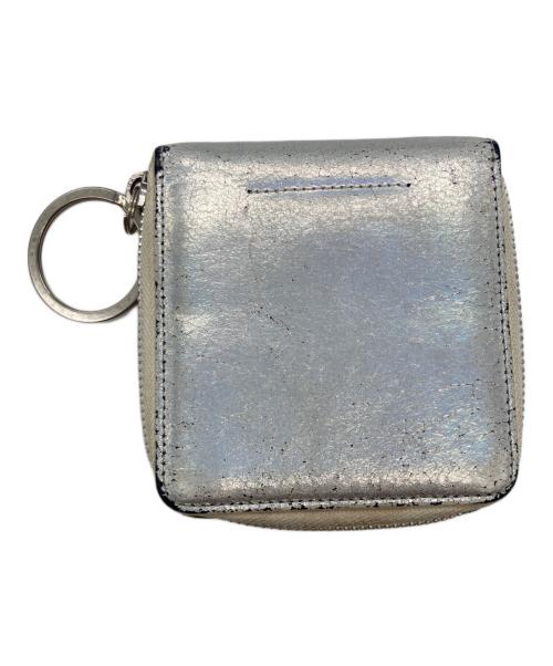 MM6 Maison Margiela（エムエムシックスメゾンマルジェラ）MM6 Maison Margiela (エムエムシックスメゾンマルジェラ) コンテンポラリーライン 2つ折り財布 シルバーの古着・服飾アイテム
