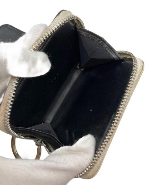 MM6 Maison Margiela（エムエムシックスメゾンマルジェラ）MM6 Maison Margiela (エムエムシックスメゾンマルジェラ) コンテンポラリーライン 2つ折り財布 シルバーの古着・服飾アイテム
