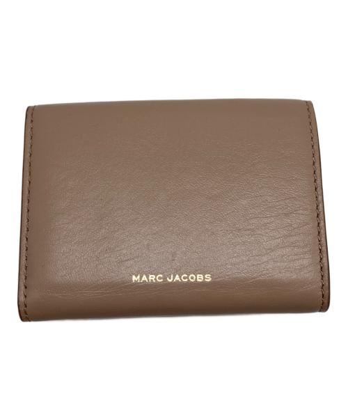 MARC JACOBS（マークジェイコブス）MARC JACOBS (マークジェイコブス) ザ グラム ショット ミディアム トライフォールド三つ折り財布 モカの古着・服飾アイテム