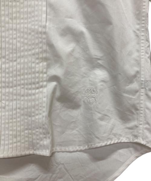 LOEWE（ロエベ）LOEWE (ロエベ) プリーツフォーマルシャツ /アナグラム ホワイト サイズ:38の古着・服飾アイテム
