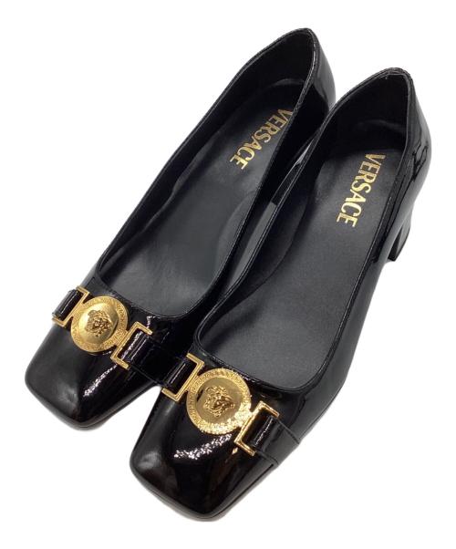 VERSACE（ヴェルサーチ）VERSACE (ヴェルサーチ) メデューサエナメルパンプス ブラック サイズ:36の古着・服飾アイテム