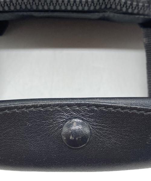FENDI（フェンディ）FENDI (フェンディ) ロゴライン ハンドバッグ ブラックの古着・服飾アイテム
