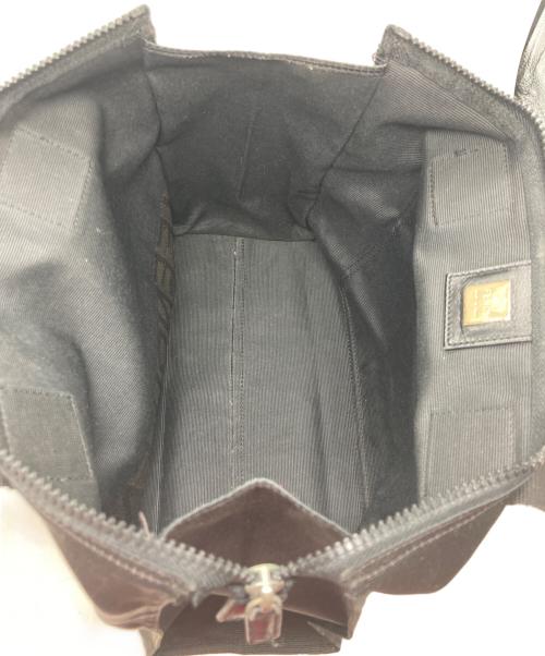 FENDI（フェンディ）FENDI (フェンディ) ロゴライン ハンドバッグ ブラックの古着・服飾アイテム