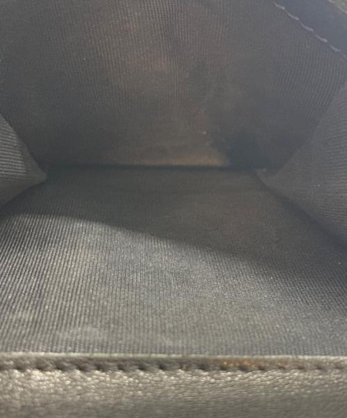 JIMMY CHOO（ジミーチュウ）JIMMY CHOO (ジミーチュウ) スタースタッズ2つ折り財布 ブラックの古着・服飾アイテム