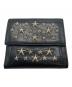 JIMMY CHOO（ジミーチュウ）の古着「スタースタッズ2つ折り財布」｜ブラック