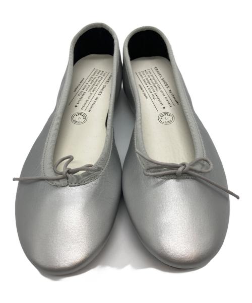 travel shoes by chausser（トラベルシューズバイショセ）TRAVEL SHOES by chausser (トラベルシューズバイショセ) バレエシューズ シルバー サイズ:39の古着・服飾アイテム
