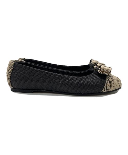 Salvatore Ferragamo（サルヴァトーレ フェラガモ）Salvatore Ferragamo (サルヴァトーレ フェラガモ) ヴァリナ VARINA パンプス ブラック×ベージュ サイズ:6の古着・服飾アイテム