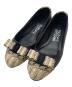 Salvatore Ferragamo（サルヴァトーレ フェラガモ）の古着「ヴァリナ VARINA パンプス」｜ブラック×ベージュ