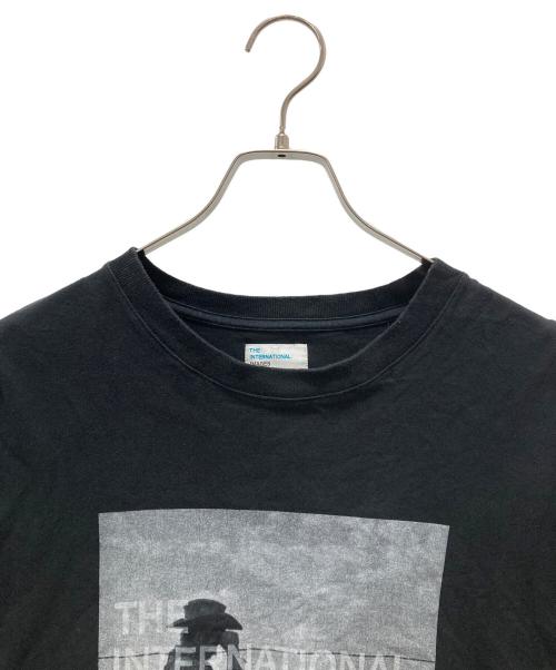 THE INTERNATIONAL IMAGES COLLECTION（ザ インターナショナルイメージズ コレクション）THE INTERNATIONAL IMAGES COLLECTION (ザ インターナショナルイメージズ コレクション) プリントTシャツ ブラック サイズ:Mの古着・服飾アイテム