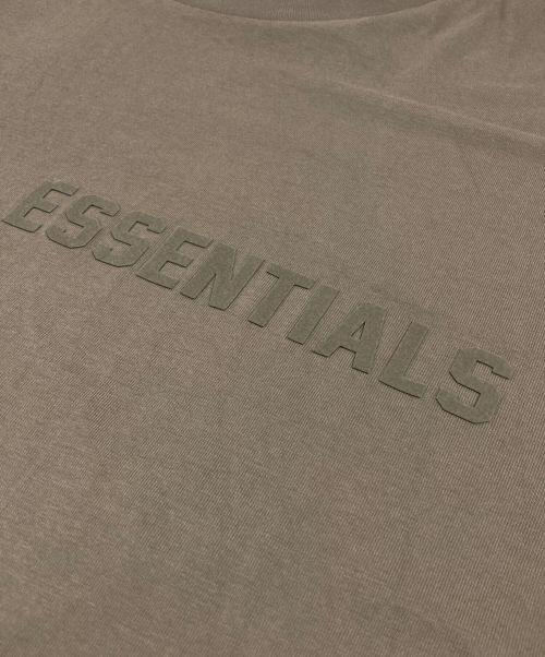 FOG ESSENTIALS（フィアオブゴッド エッセンシャル）FOG ESSENTIALS (フィアオブゴッド エッセンシャル) Tシャツ ブラウン サイズ:Lの古着・服飾アイテム