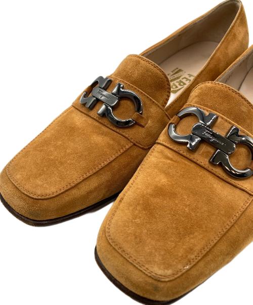 Ferragamo（フェラガモ）Ferragamo (フェラガモ) ガンチーニヒールパンプス ブラウン サイズ:6 2/1の古着・服飾アイテム