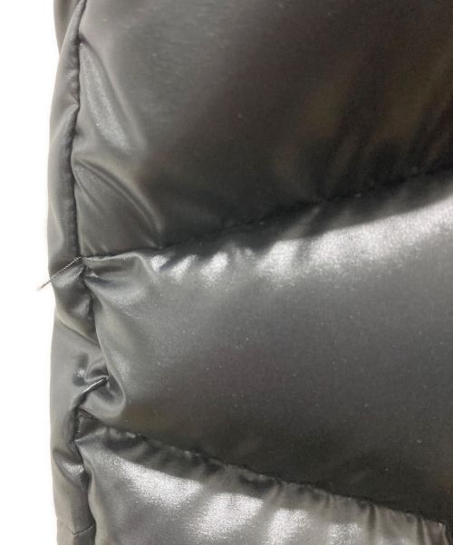 MONCLER（モンクレール）MONCLER (モンクレール) ロゴ ラバーワッペン ダウンベスト ブラック サイズ:2の古着・服飾アイテム