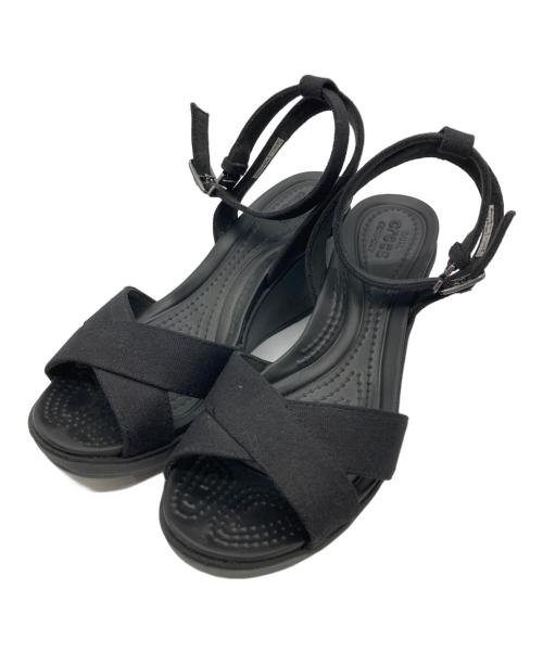 crocs（クロックス）crocs (クロックス) レイ2クロスストラップアンクルウェッジソールサンダル ブラック サイズ:22の古着・服飾アイテム