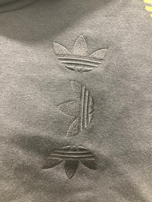 adidas（アディダス）adidas (アディダス) 総柄パーカー ブラック サイズ:Mの古着・服飾アイテム