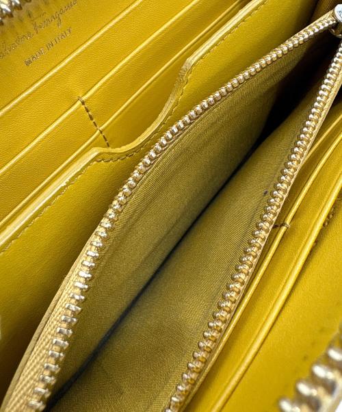 Salvatore Ferragamo（サルヴァトーレ フェラガモ）Salvatore Ferragamo (サルヴァトーレ フェラガモ) ガンチーニラウンド長財布 イエローの古着・服飾アイテム